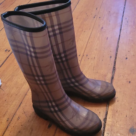 Burberry Boots - Picture 1 of 5
